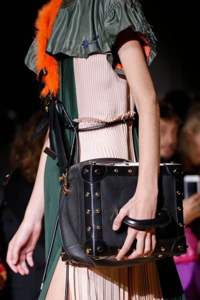 Look 13